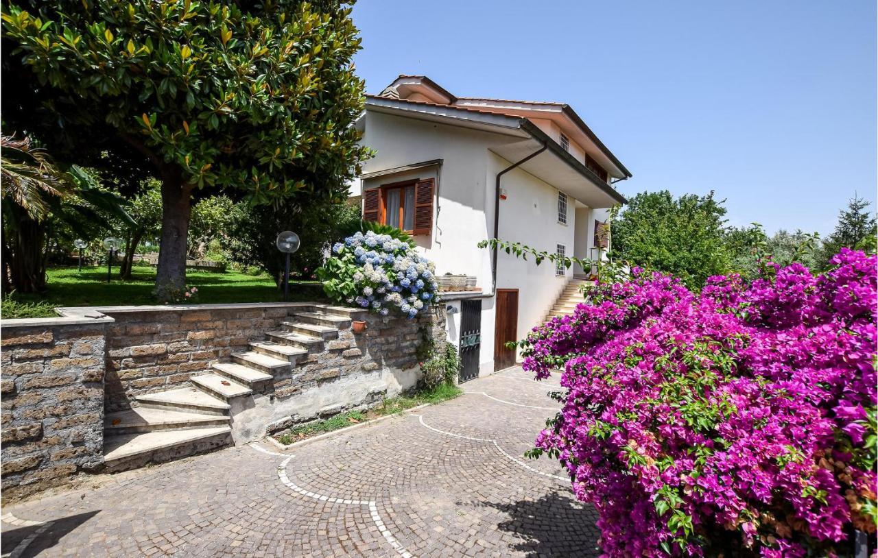 Cozy Home In Anguillara Sabazia With Kitchenette Экстерьер фото