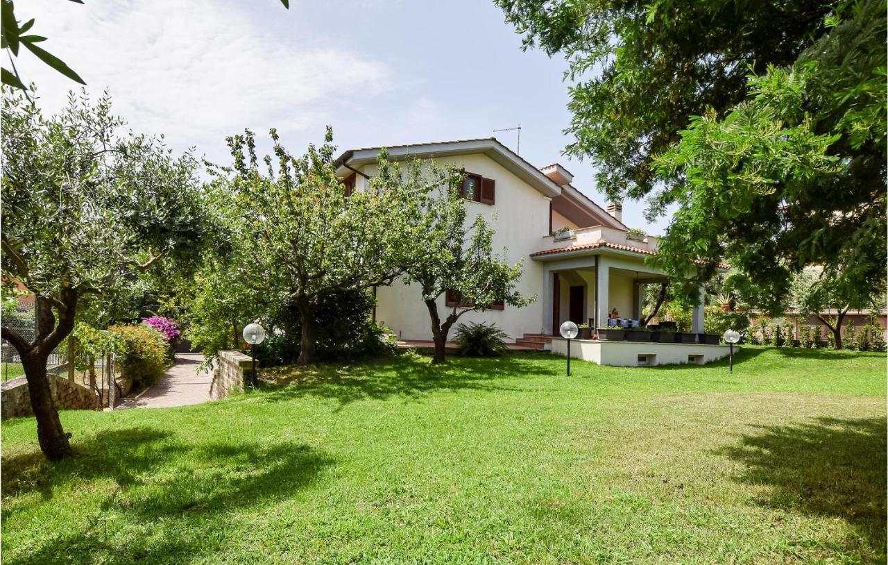 Cozy Home In Anguillara Sabazia With Kitchenette Экстерьер фото