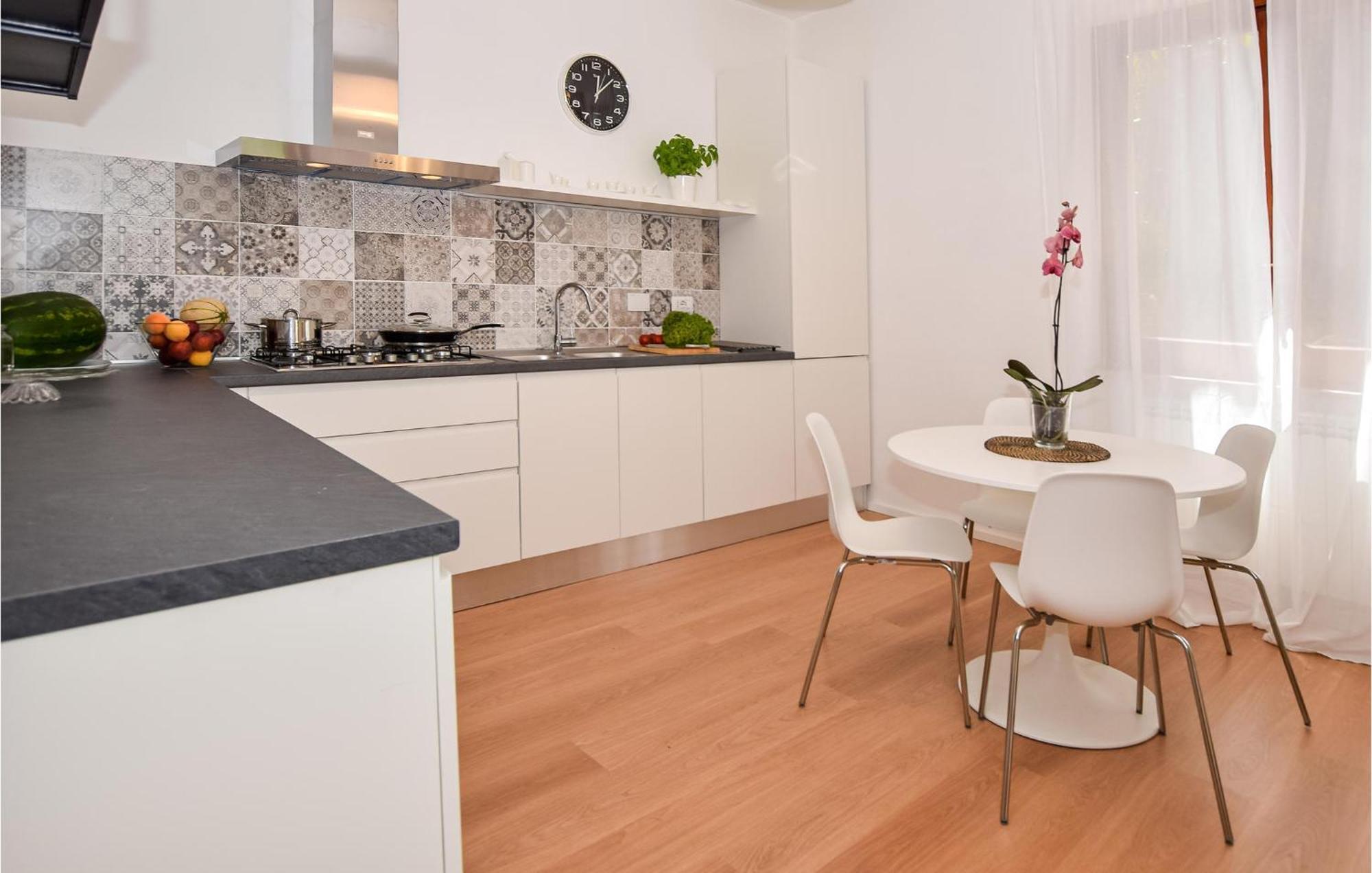 Cozy Home In Anguillara Sabazia With Kitchenette Экстерьер фото